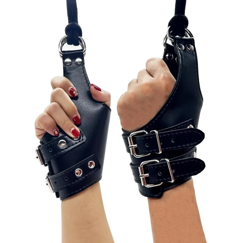 Puños de Bondage Ajustables: Equipo SM de Cuero Erótico para Parejas